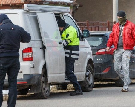 Полицията в Братислава простреля въоръжен с нож мъж, наръгал хора