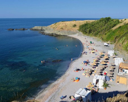 Съдът отмени глобите за палатки и каравани върху плажа в Царево