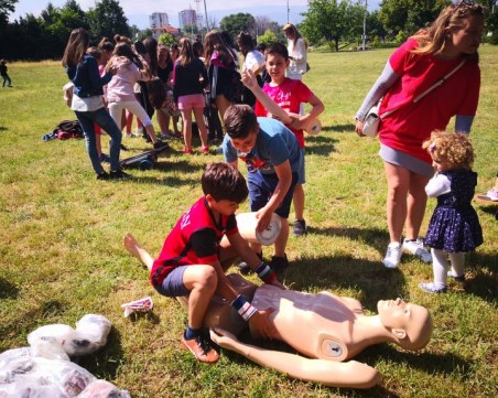 Голям детски празник кипи на Младежкия хълм