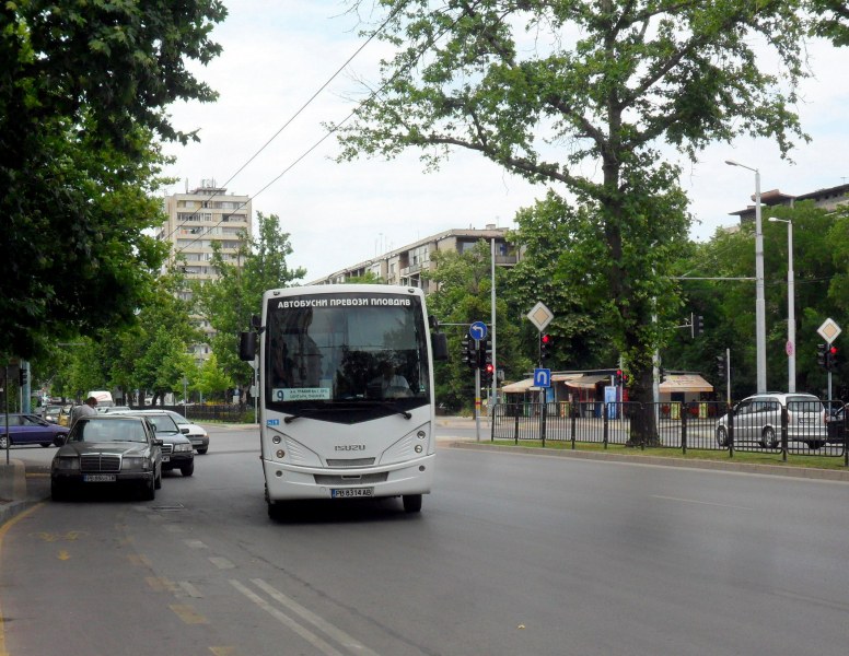 Авария променя маршрута на 5 автобуса
