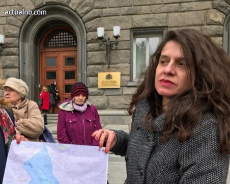 Биляна Петрова наруши домашния си арест за четири часа, за да каже, че Ваклин лъже