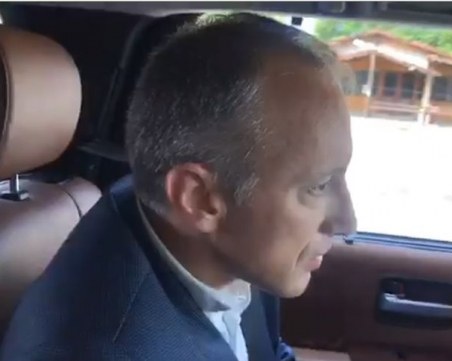 Бойко Борисов се метна на колата - вози министъра на образованието и го изпитва