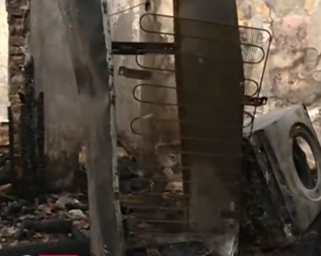 Трагедия! Три деца останаха без дом - къщата им изгоря до основи навръх 1 юни