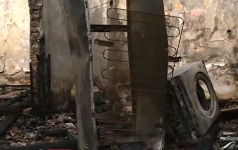 Трагедия! Три деца останаха без дом - къщата им изгоря до основи навръх 1 юни