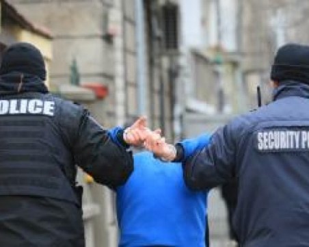 20-годишен се напи и... ухапа полицай