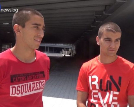 Младежите, преплували 