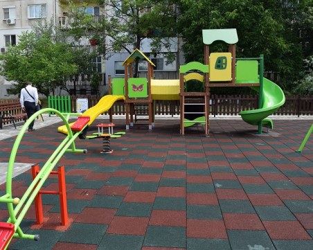 Откриха нова площадка за децата на район 