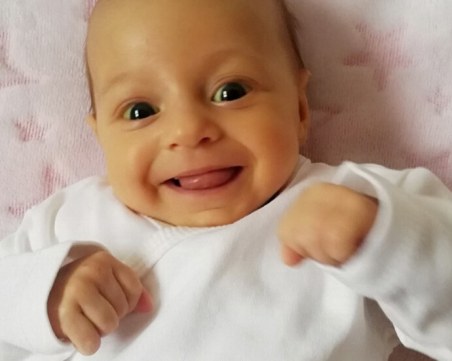 Сумата – събрана. Скоро бебе Калина лети за операция в Хамбург