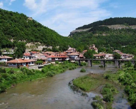 Янтра преля, стигна до портите на историческа църква в Търново