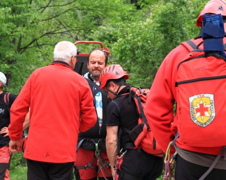 Заради лошото време – трима бедстващи туристи спасени от връх Ботев