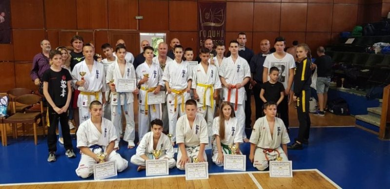 Младите каратеки на Тракия с 15 медала от международен турнир