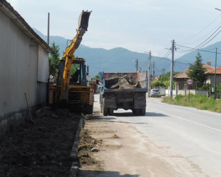 Довършват ремонта на основната улица в Куртово Конаре, търсят 4.5 млн. за довеждащ колектор
