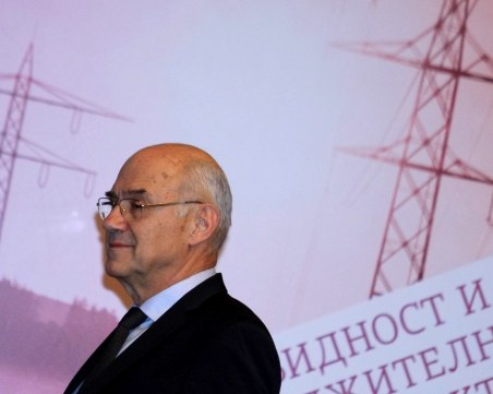 Трите ЕРП-та искали 50% скок на тока, но КЕВР реши: 3,5 на сто ще е!