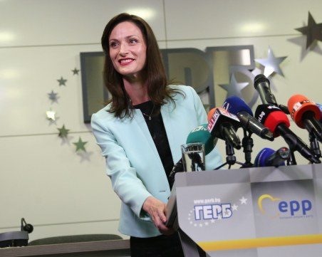 Мария Габриел трябва да се отказва от депутатското място пред Европарламента