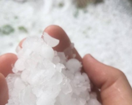 За втори път! Градушка колкото орех се изсипа над Кочово