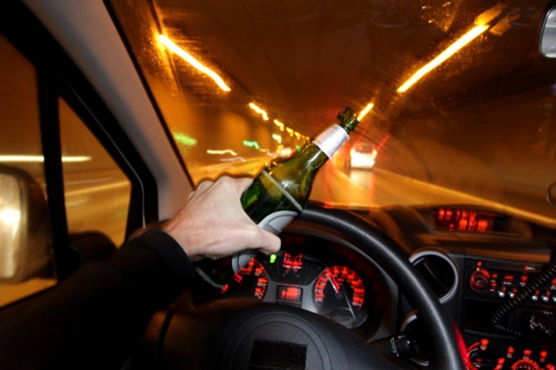 Пиян до козирката тийнеджър се блъсна в паркирали коли в Перущица