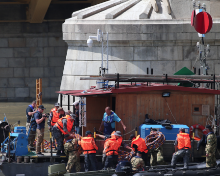 Извадиха тялото на 13-а жертва от потъналото корабче в Будапеща