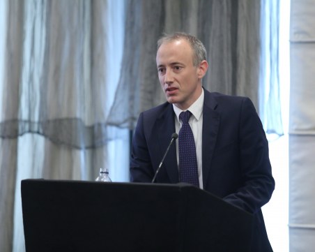 ВУЗ-ове с безброй специалности, едни от тях препълнени, други – празни!