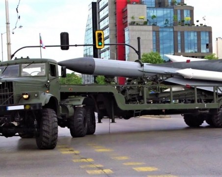 Военна техника ще премине през половин България днес и утре