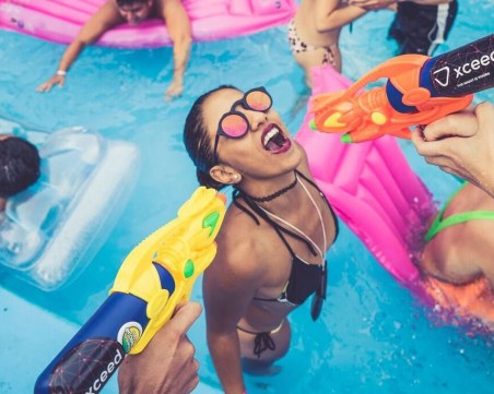 Започва сезонът на басейните! Колко опасни обаче може да са те?