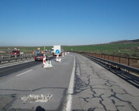 Затруднено движение в участък на АМ Тракия днес заради ремонт