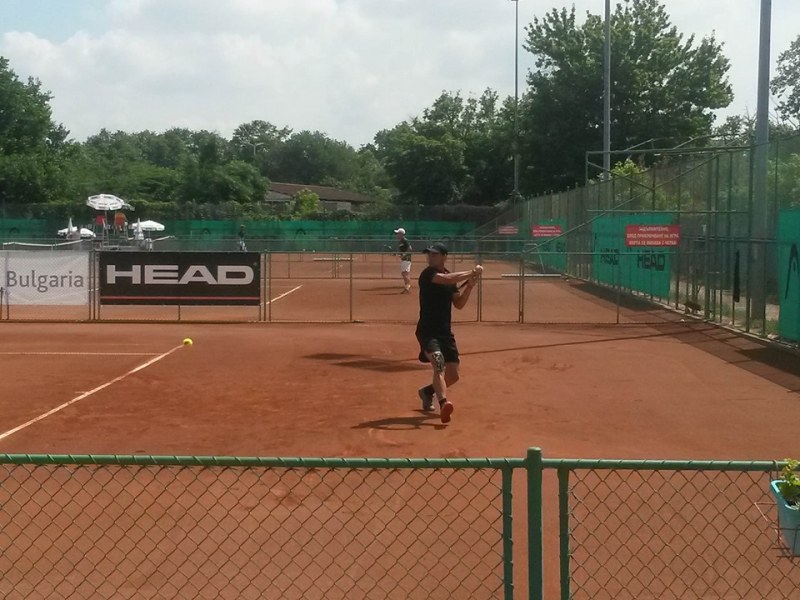 Мико даде тон за четири български победи на тенис турнира в Пловдив