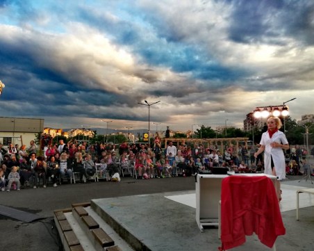 Десетки души гледаха театър на открито в Тракия, представленията продължават