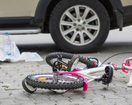 Кола отнесе 4-годишно в Димитровград, шофьорът даже не спря!