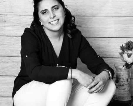 Мария Звездева  от Шумен е сервитьорката, издъхнала от инфаркт на 21 години