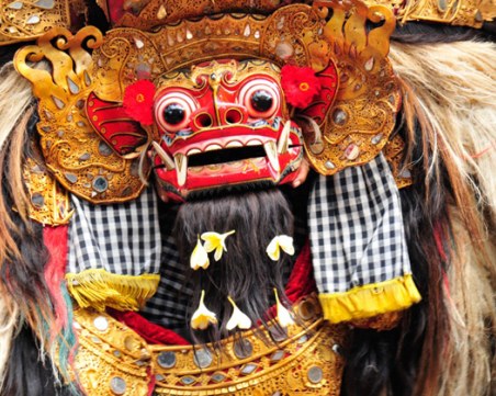 Митични същества и пищни костюми от цяла Азия завладяват София