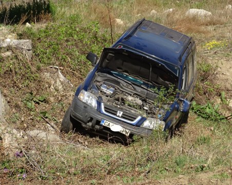 Жена загина, след като самокатастрофира до Петолъчката