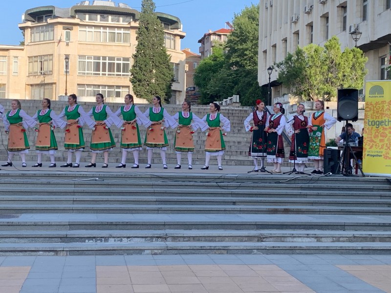 130 певци, танцьори и кукери ще напълнят центъра на Пловдив