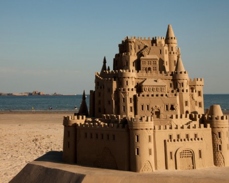 17-метров пясъчен замък счупи световен рекорд