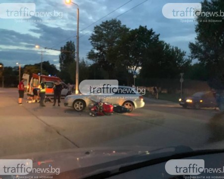 Блъснатият моторист в Пловдив е в болница, със счупен крак е