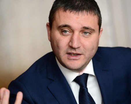 Горанов се напъна: Можем да платим 2 млрд. лева накуп за Ф-16