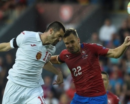 Невзрачна България падна в Прага след 2 минути слава