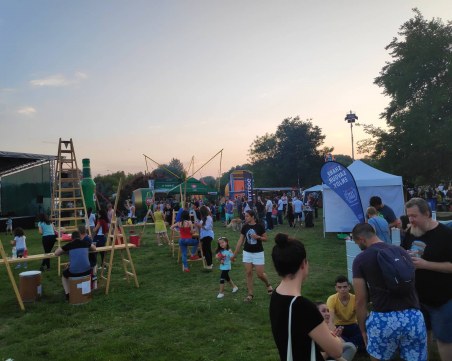 Пловдичани се събраха на Младежкия хълм за вкусна храна и кехлибарени напитки