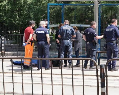 Възрастен мъж почина на спирката пред Румънското посолство в София