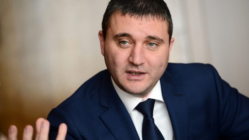 Горанов се напъна: Можем да платим 2 млрд. лева накуп за Ф-16