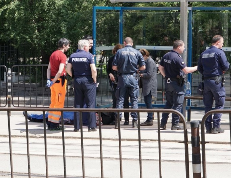 Възрастен мъж почина на спирката пред Румънското посолство в София