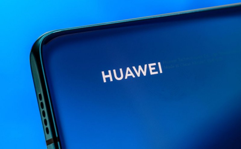 Война без спир! Новите смартфони на Huawei остават без Facebook