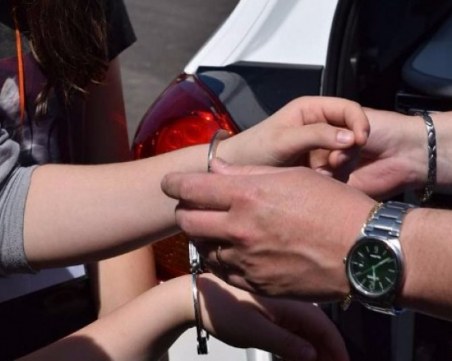 Пловдивчанин обвини полицай, че е бил пребит в ареста, униформеният обори наказанието си в съда