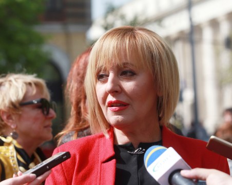 Манолова: Не се виждам като партиен служител, аз съм адвокат на гражданите