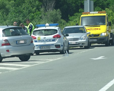 Полицай на мотор пострада при катастрофа край Кочериново