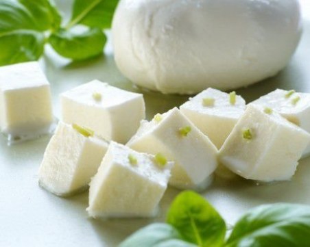 Предпочитат ли българите имитиращи продукти пред истинско сирене?