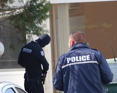 Проверки из магазини в Пещера – оръжие, муниции, 14-годишна на работа…