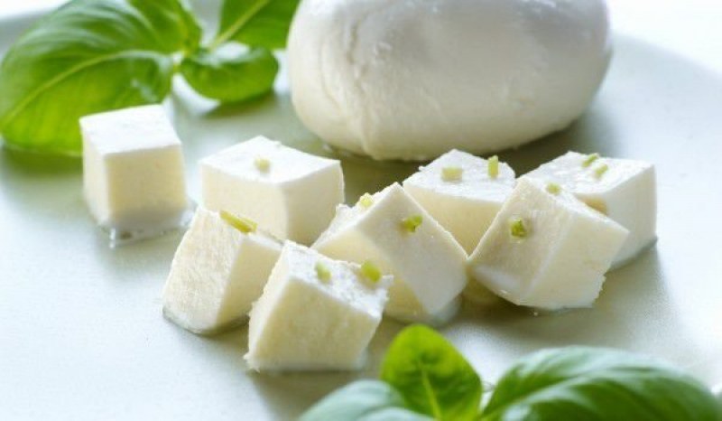 Предпочитат ли българите имитиращи продукти пред истинско сирене?