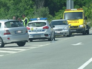 Полицай на мотор пострада при катастрофа край Кочериново