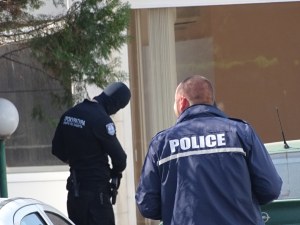 Проверки из магазини в Пещера – оръжие, муниции, 14-годишна на работа…