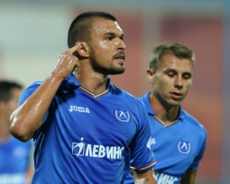 Хубчев натири Божинов от Левски, не влизал в плановете му